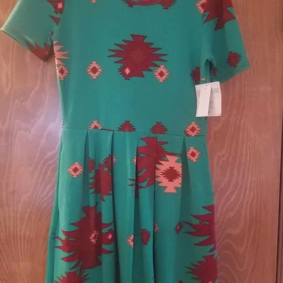 NWT LuLaRoe Amelia Green and Red Aztec Pattern Dress with Pockets Sz S - Picture 2 of 9